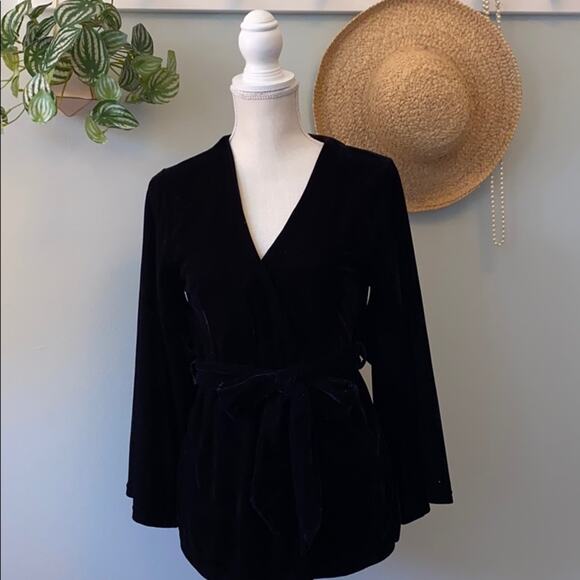 NWT Felina Black Velour Wrap Top Size Small - Picture 2 of 6